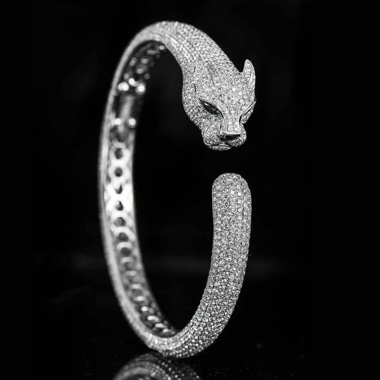 איך מנקים צמיד טניס